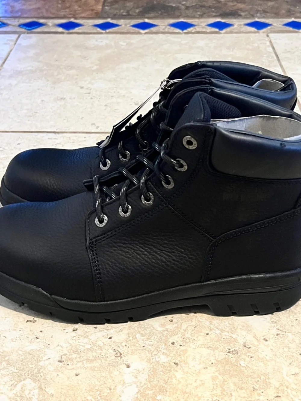 BRAND NEW Men's 6